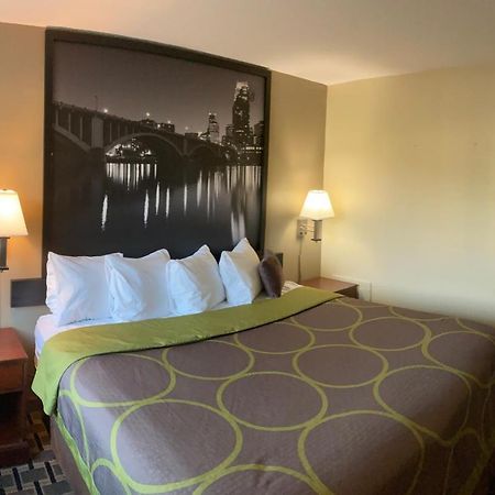 Super 8 By Wyndham Chisago City Екстер'єр фото